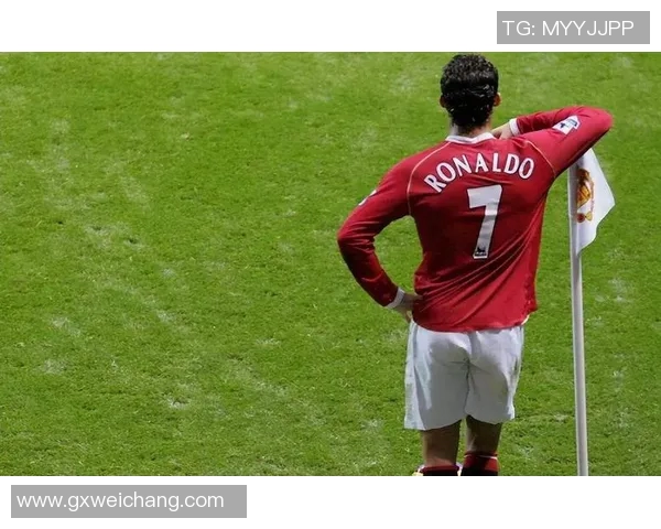 和心仪的足球巨星一起度过浪漫约会时光，畅聊足球与生活的那些事