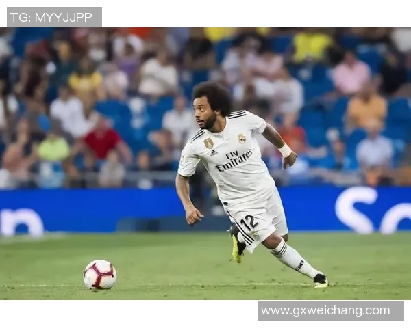 曾经的足球巨星回顾那些铭刻在历史上的传奇人物 曾经的足球巨星回顾那些铭刻在历史上的传奇人物