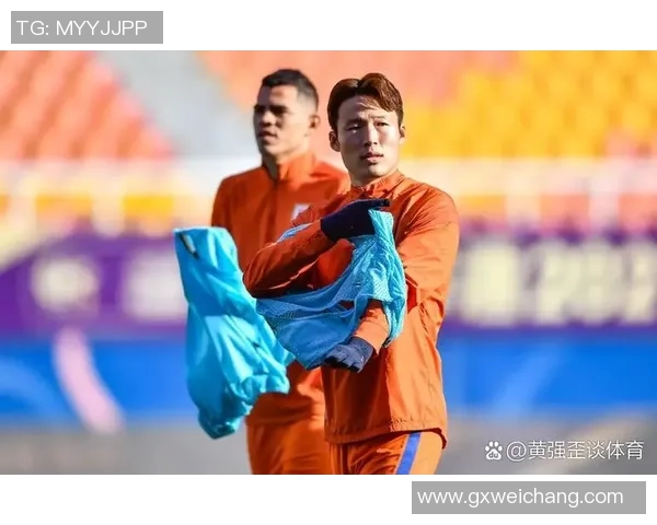 足球场上风波不断 球星怒火冲天引发激烈冲突背后真相揭秘