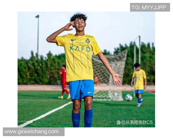 足球球星二代颜值超高是遗传天赋还是幸运基因的碰撞 足球球星二代颜值超高是遗传天赋还是幸运基因的碰撞