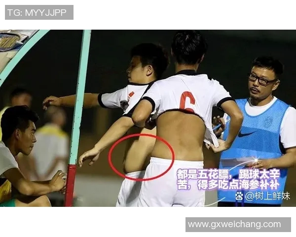 14号足球星引领球队攻防节奏展现非凡实力与激情风采