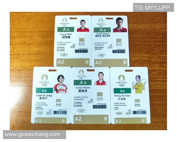 足球球星藏式挂件设计灵感解析与文化象征意义探讨 足球球星藏式挂件设计灵感解析与文化象征意义探讨